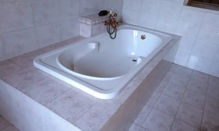 Rexer-Urbino-Vendesi-villa-in-Via-Metauro-a-Canavaccio-di-Urbino-Bagno