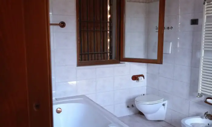 Rexer-Urbino-Vendesi-villa-in-Via-Metauro-a-Canavaccio-di-Urbino-Bagno