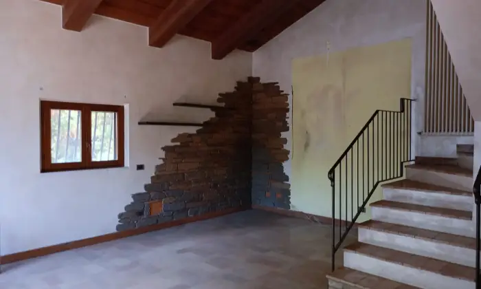 Rexer-Urbino-Vendesi-villa-in-Via-Metauro-a-Canavaccio-di-Urbino-Altro