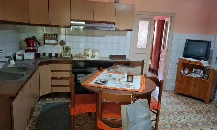 Rexer-Vairano-Patenora-Venseai-casa-in-via-Ferrara-a-Vairano-Patenora-Cucina