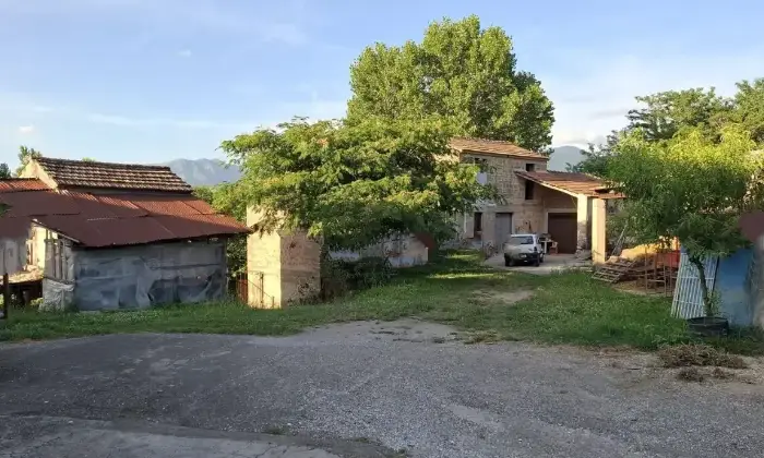 Rexer-Vairano-Patenora-Venseai-casa-in-via-Ferrara-a-Vairano-Patenora-Giardino