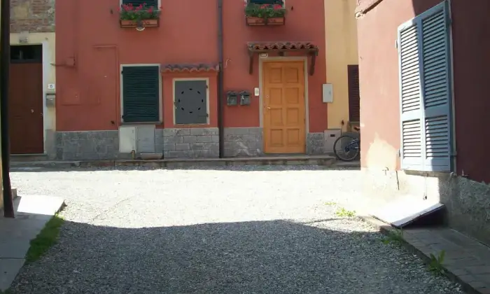 Rexer-Ziano-Piacentino-Condominio-di-appartamenti-colline-Val-Tidone-Garage