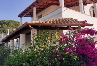 Rexer-Lipari-Villetta-libera-da-tre-lati-con-giardino-pavimentato-di-ca-mq-in-via-Porto-Ponente-Isola-di-Vulcano-Lipari-Terrazzo