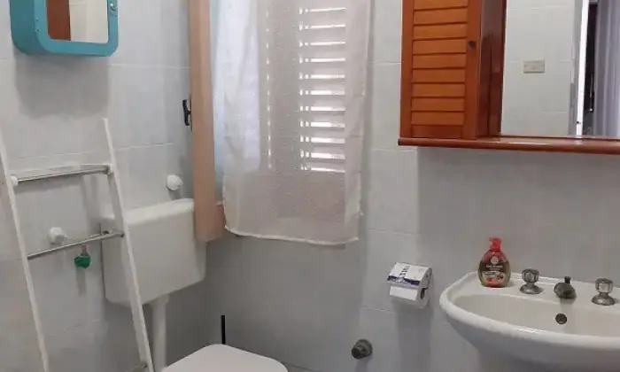 Rexer-Lipari-Villetta-libera-da-tre-lati-con-giardino-pavimentato-di-ca-mq-in-via-Porto-Ponente-Isola-di-Vulcano-Lipari-Bagno