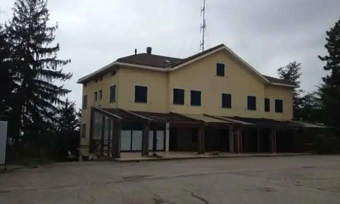 Rexer-Vallefoglia-Occasione-Vendesi-immobile-in-Piazza-Dei-Lavoratori-a-Vallefoglia-Garage