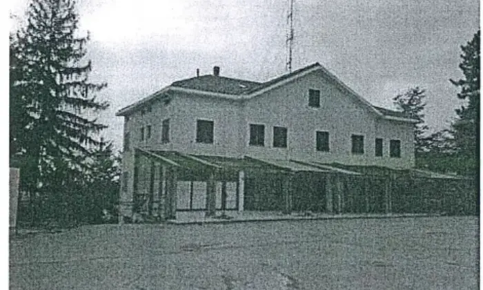 Rexer-Vallefoglia-Occasione-Vendesi-immobile-in-Piazza-Dei-Lavoratori-a-Vallefoglia-Giardino