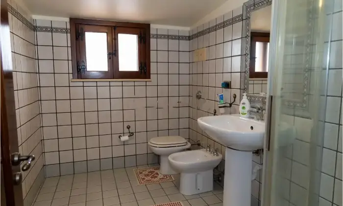 Rexer-San-Cipirello-Appartamento-su-due-piani-in-corso-Trento-a-San-Cipirello-Bagno