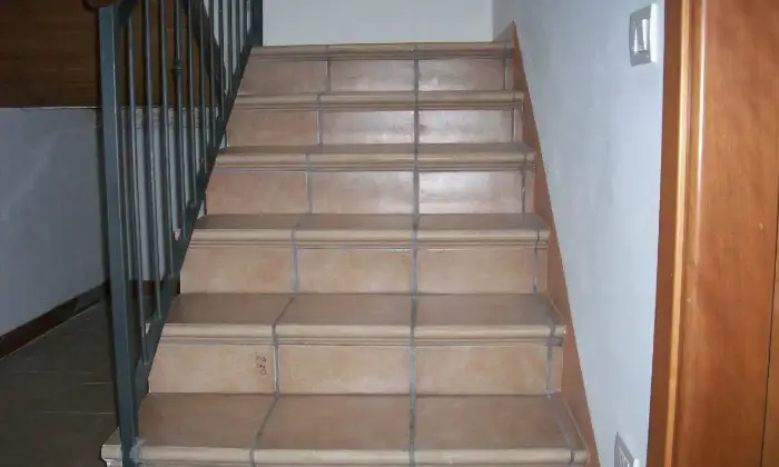 Rexer-Ziano-Piacentino-Condominio-di-appartamenti-colline-Val-Tidone-Scala