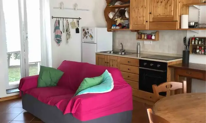 Rexer-Novara-Trilocale-con-doppio-giardino-in-contesto-di-cascina-finemente-ristrutturata-Cucina