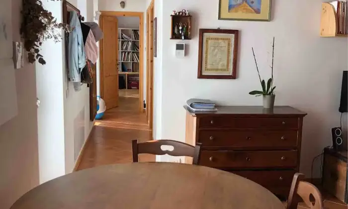 Rexer-Novara-Trilocale-con-doppio-giardino-in-contesto-di-cascina-finemente-ristrutturata-Sala