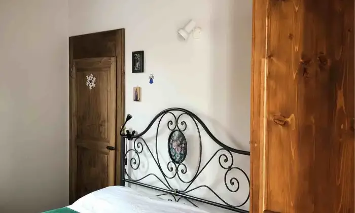 Rexer-Novara-Trilocale-con-doppio-giardino-in-contesto-di-cascina-finemente-ristrutturata-CameraDaLetto