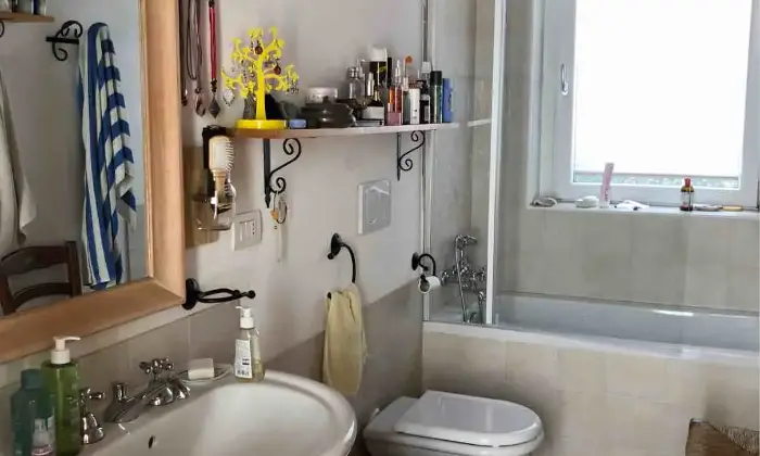 Rexer-Novara-Trilocale-con-doppio-giardino-in-contesto-di-cascina-finemente-ristrutturata-Bagno