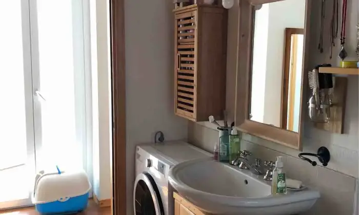 Rexer-Novara-Trilocale-con-doppio-giardino-in-contesto-di-cascina-finemente-ristrutturata-Bagno