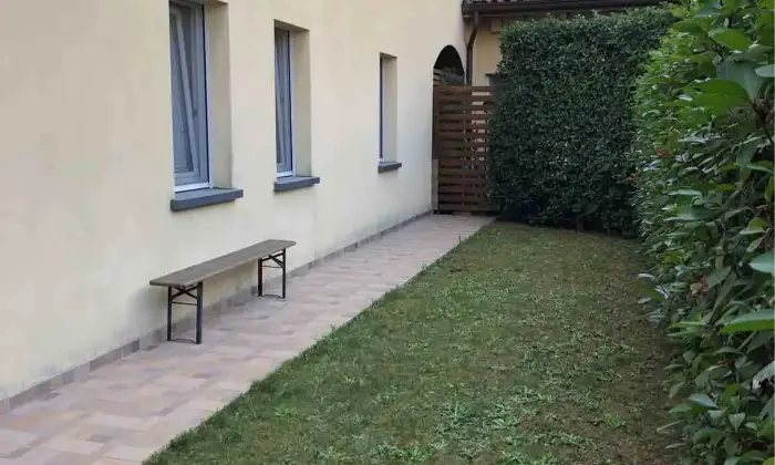 Rexer-Novara-Trilocale-con-doppio-giardino-in-contesto-di-cascina-finemente-ristrutturata-Giardino