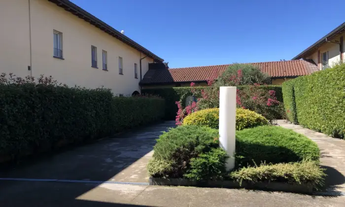 Rexer-Novara-Trilocale-con-doppio-giardino-in-contesto-di-cascina-finemente-ristrutturata-Zone-comuni
