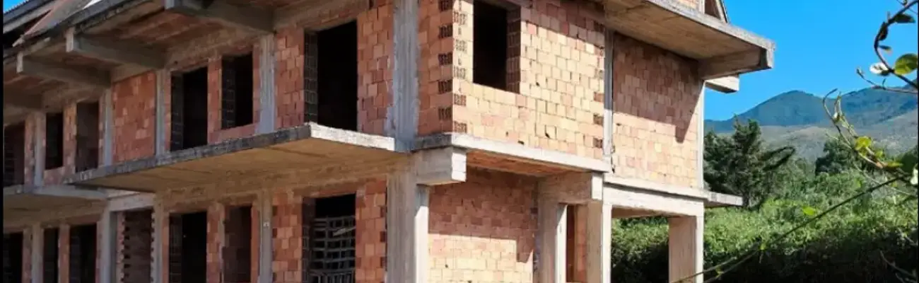 Rexer-Cervaro-Intero-fabbricato-in-vendita-in-via-Vaioli-a-Cervaro-Giardino