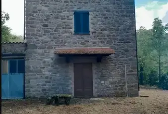 Rexer-Citt-di-Castello-Vendesi-Casolare-in-pietra-a-Citta-di-Castello-Giardino