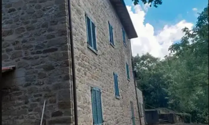 Rexer-Citt-di-Castello-Vendesi-Casolare-in-pietra-a-Citta-di-Castello-Giardino
