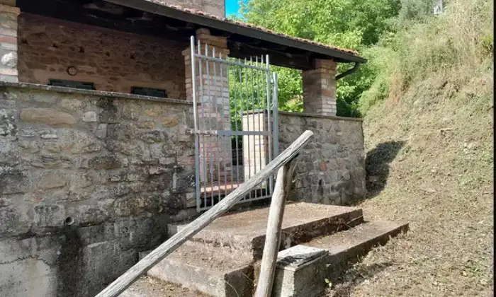 Rexer-Citt-di-Castello-Vendesi-Casolare-in-pietra-a-Citta-di-Castello-Terrazzo