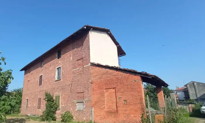 Rexer-Fara-Novarese-Rustico-in-vendita-in-via-Roma-a-Fara-Novarese-Giardino