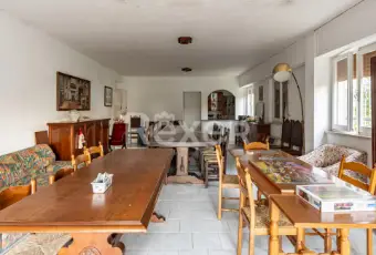 Rexer-Pietralunga-Villa-su-due-livelli-con-corte-esterna-Altro