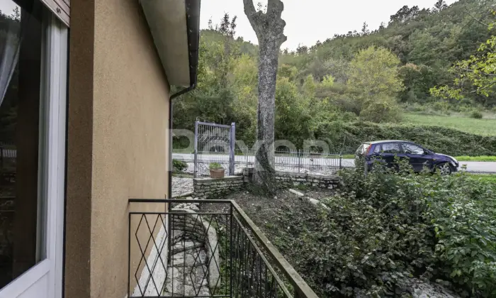 Rexer-Pietralunga-Villa-su-due-livelli-con-corte-esterna-Altro