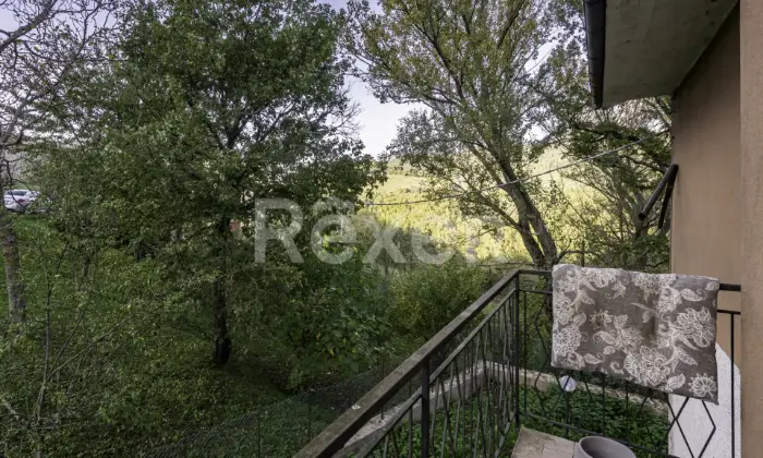 Rexer-Pietralunga-Villa-su-due-livelli-con-corte-esterna-Altro