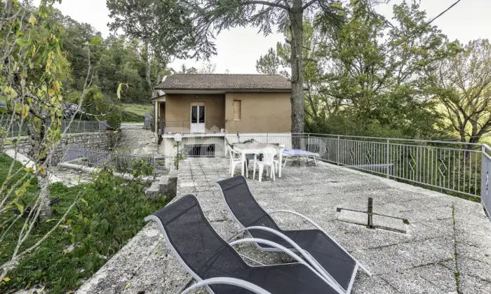Rexer-Pietralunga-Villa-su-due-livelli-con-corte-esterna-Altro