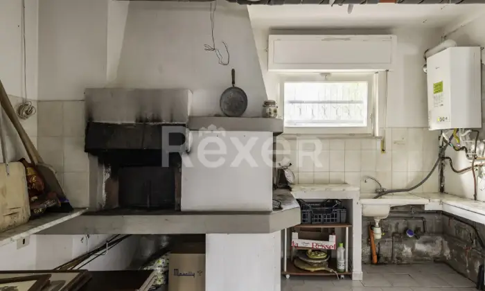 Rexer-Pietralunga-Villa-su-due-livelli-con-corte-esterna-Altro