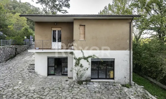 Rexer-Pietralunga-Villa-su-due-livelli-con-corte-esterna-Altro