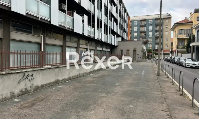 Rexer-BOLLATE-Bollate-Centro-Via-Matteotti-Negozio-attualmente-locato-mq-con-doppia-esposizione-Zonecomuni