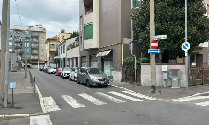 Rexer-BOLLATE-VENDESI-NEGOZIO-LOCATO-Altro