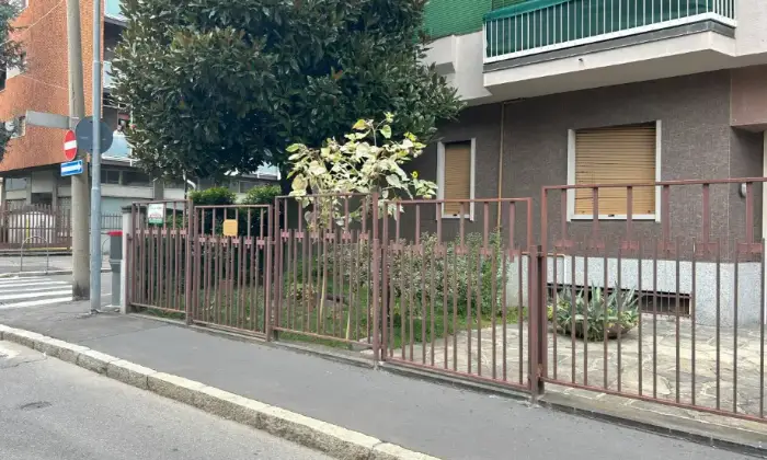 Rexer-BOLLATE-VENDESI-NEGOZIO-LOCATO-Altro