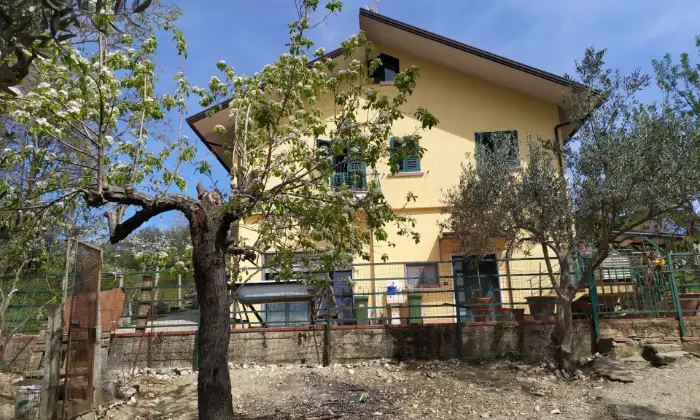 Rexer-Cerreto-Sannita-Villa-nel-verde-Terrazzo