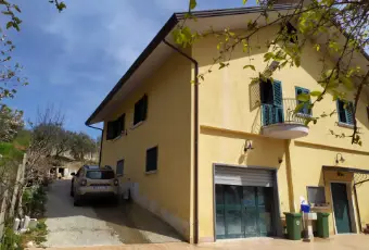 Rexer-Cerreto-Sannita-Villa-nel-verde-Terrazzo