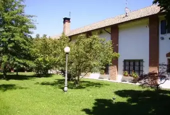 Rexer-Ceretto-Lomellina-CASCINA-RISTRUTTURATA-IMMERSA-NEL-VERDE-DELLA-CAMPAGNA-LOMELLINA-Giardino