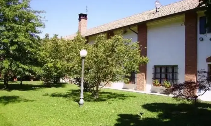 Rexer-Ceretto-Lomellina-CASCINA-RISTRUTTURATA-IMMERSA-NEL-VERDE-DELLA-CAMPAGNA-LOMELLINA-Giardino