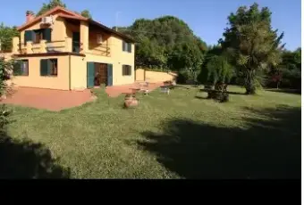 Rexer-Orbetello-Villa-in-vendita-in-via-Ilario-PortaOrbetello-Giardino