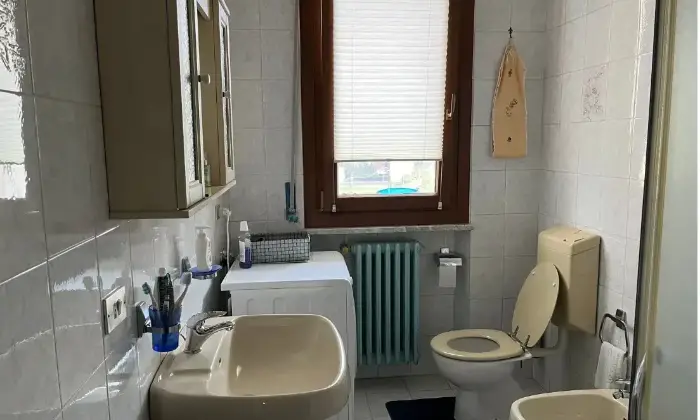 Rexer-Gattinara-Trilocale-in-vendita-in-viale-Dante-Alighieri-a-Gattinara-Bagno