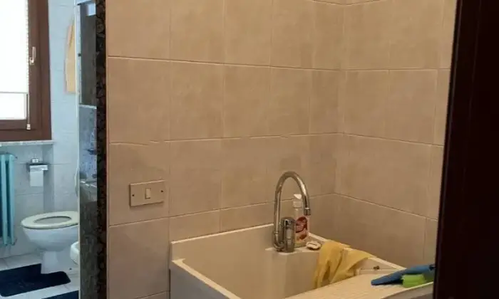 Rexer-Gattinara-Trilocale-in-vendita-in-viale-Dante-Alighieri-a-Gattinara-Bagno