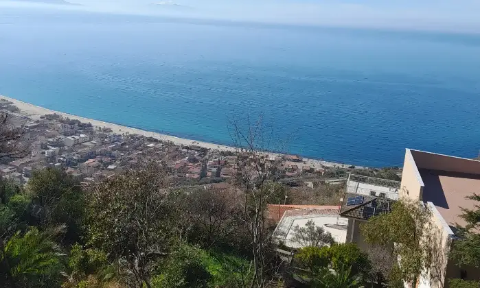 Rexer-Nicotera-Vendo-appartamento-da-ristrutturare-al-terzo-piano-a-Nicotera-Terrazzo