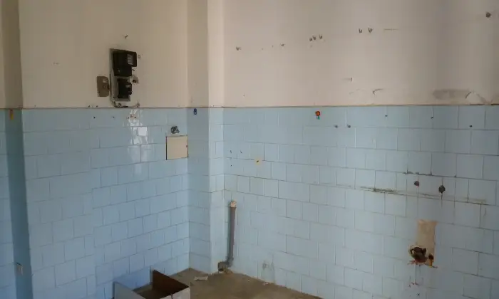 Rexer-Nicotera-Vendo-appartamento-da-ristrutturare-al-terzo-piano-a-Nicotera-Bagno
