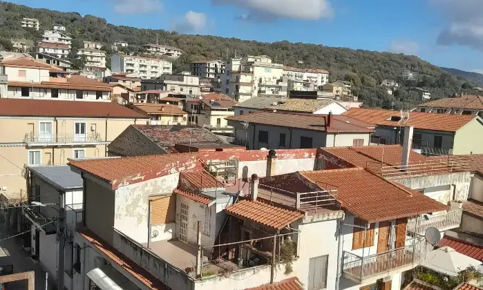Rexer-Nicotera-Vendo-appartamento-da-ristrutturare-al-terzo-piano-a-Nicotera-Terrazzo