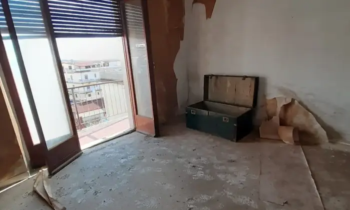 Rexer-Nicotera-Vendo-appartamento-da-ristrutturare-al-terzo-piano-a-Nicotera-Altro