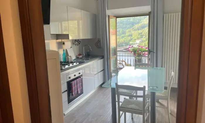 Rexer-Vallerotonda-Casa-di-paese-in-vendita-in-via-San-Antuono-Cucina