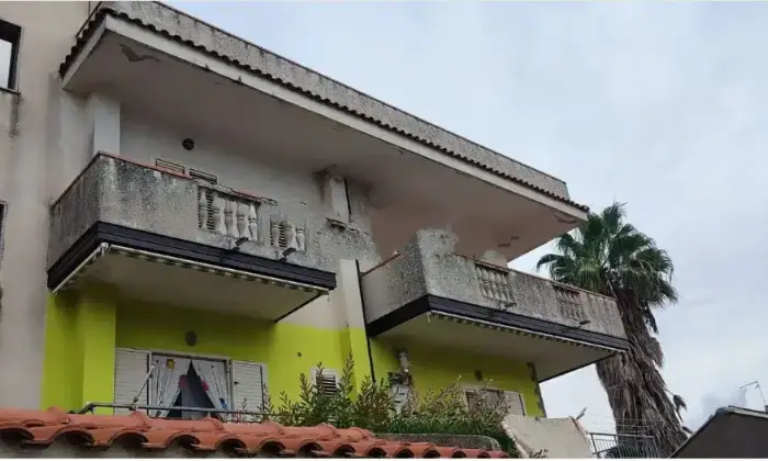Rexer-Zungri-Quadrilocale-in-vendita-in-via-Calabria-Terrazzo