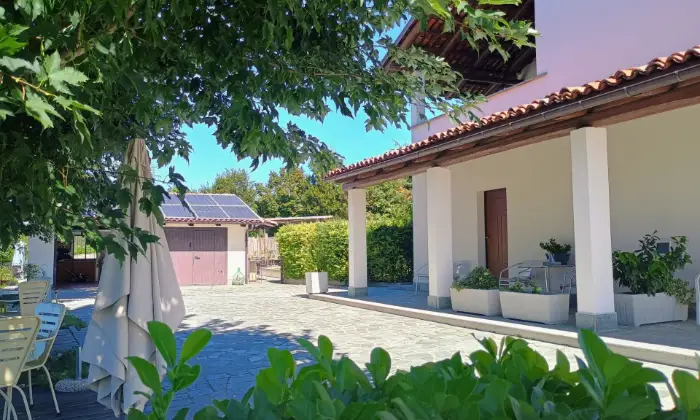 Rexer-La-Morra-Villa-con-piscina-nelle-Langhe-adibita-a-BB-Altro