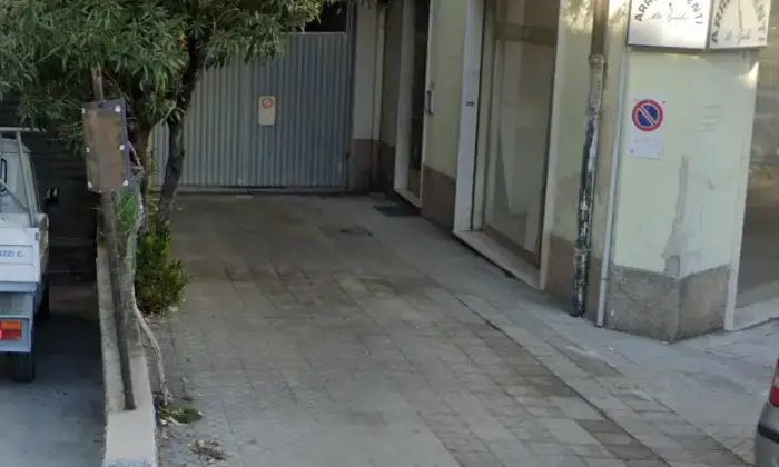 Rexer-Ortona-Rimessa-per-auto-con-area-di-manovra-comune-Ingresso