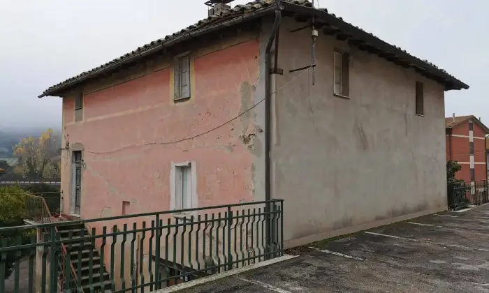 Rexer-Torgiano-Rustico-in-vendita-in-via-via-Erasmo-Trascurati-a-Torgiano-Giardino