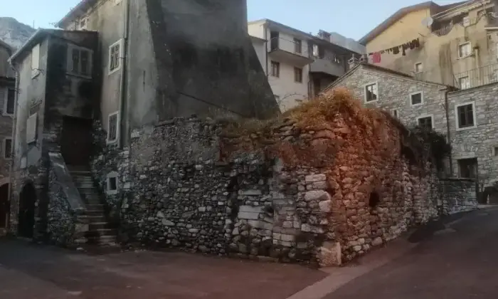 Rexer-Carrara-Propriet-rustica-in-vendita-in-strada-Comunale-per-ColonnataCarrara-Terrazzo
